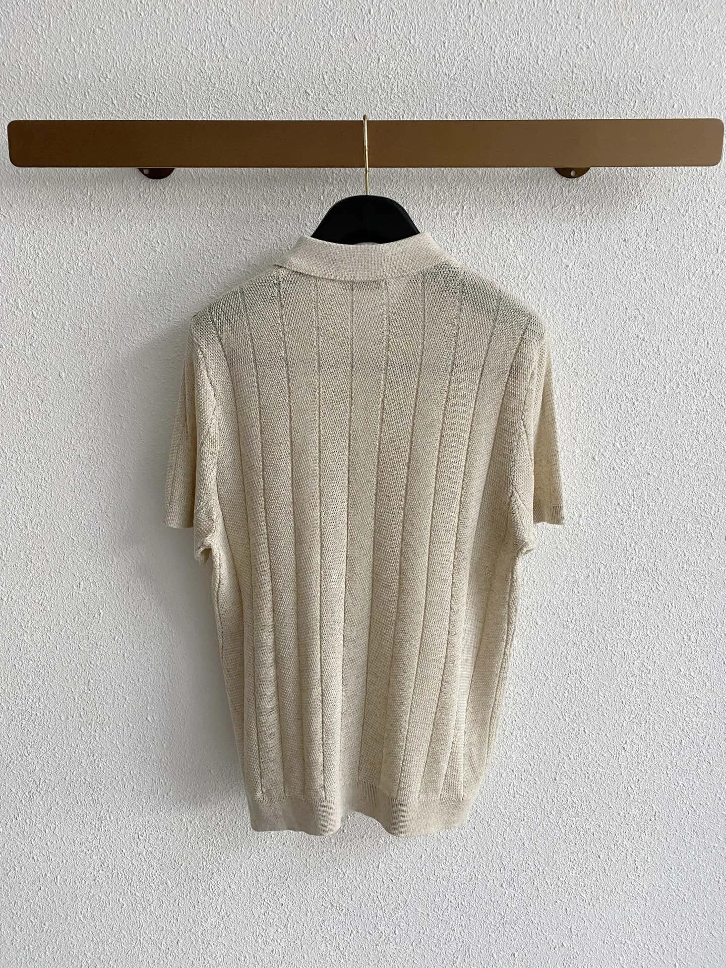 Brunello Cucinelli old money style half-zip knitted Polo shirt, Classic design, the fabric is made of linen + lyocell/cotton blended material, which combines the breathable freshness of linen and the drape and silky smoothness of lyocell. It is not sweaty or sticky when worn in summer. Sizes: M-3XL